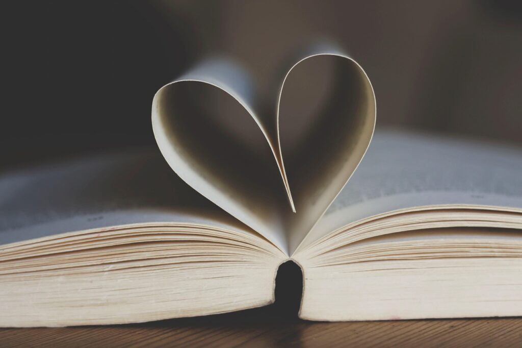 livre avec un coeur